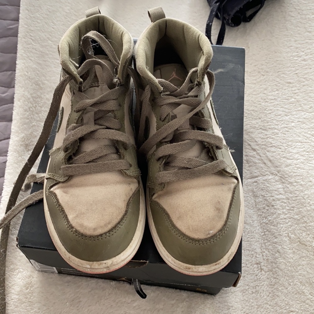Air Jordan size 1Y - Picture 2 of 3